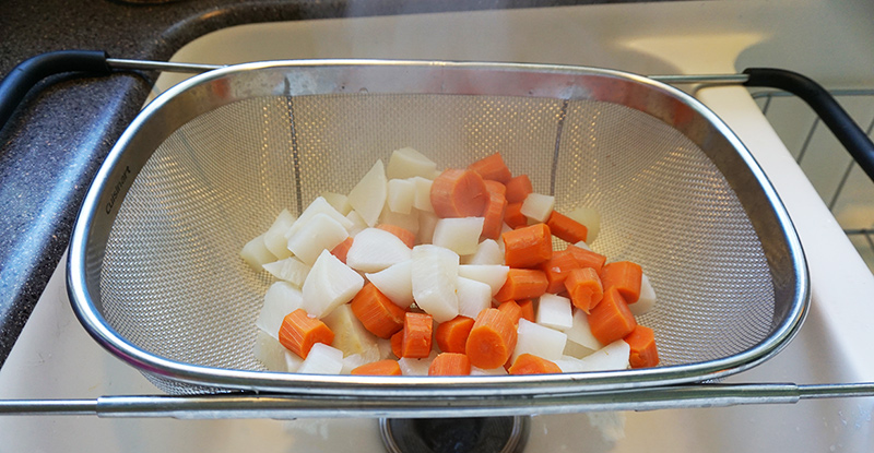 Classic carrot and turnip mash recipe from @bijouxandbits