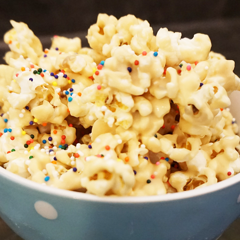 Cookie butter popcorn recipe from @bijouxandbits
