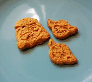Easy peanut butter cookies recipe from @bijouxandbits