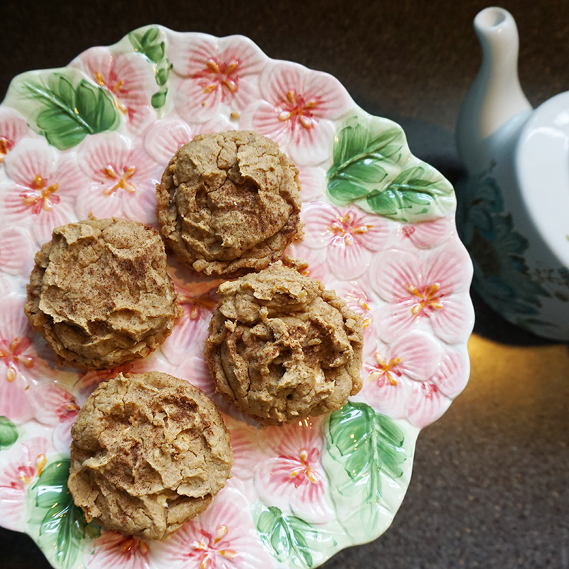 Healthy snickerdoodle muffin recipe from @bijouxandbits