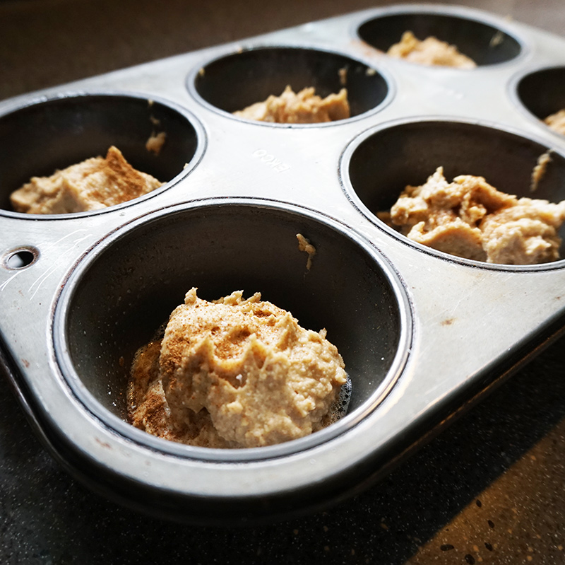 Healthy snickerdoodle muffin recipe from @bijouxandbits