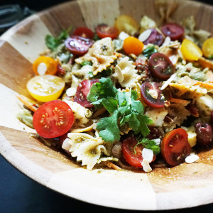 Mediterranean pasta salad from @bijouxandbits