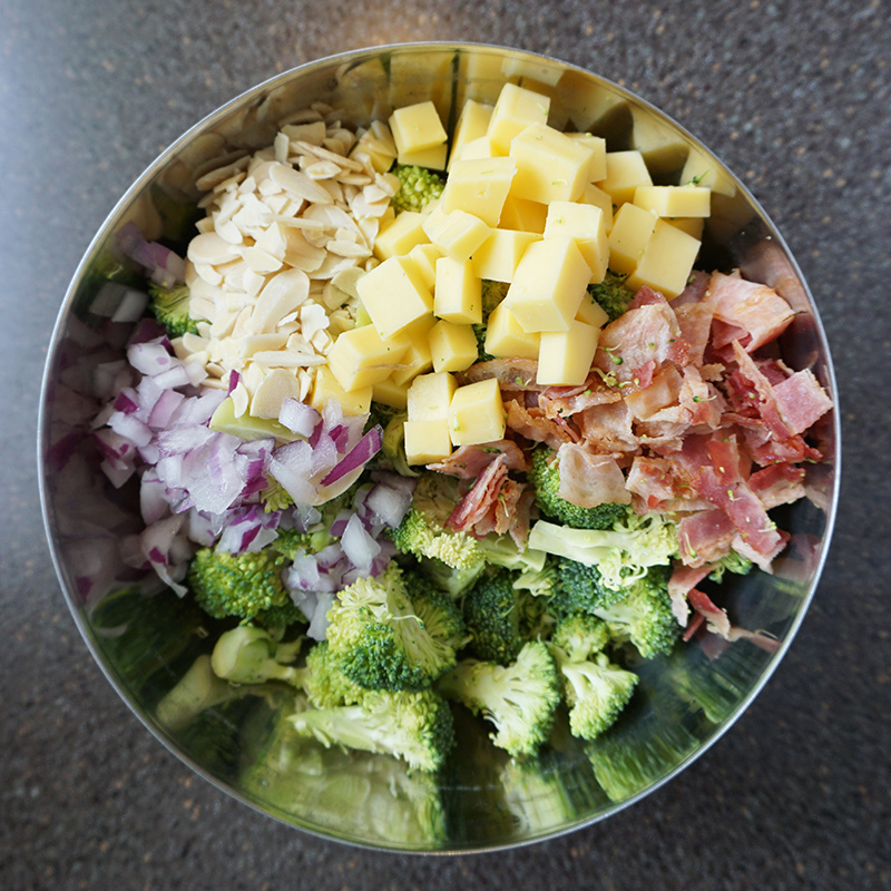 Low carb broccoli salad recipe from @bijouxandbits