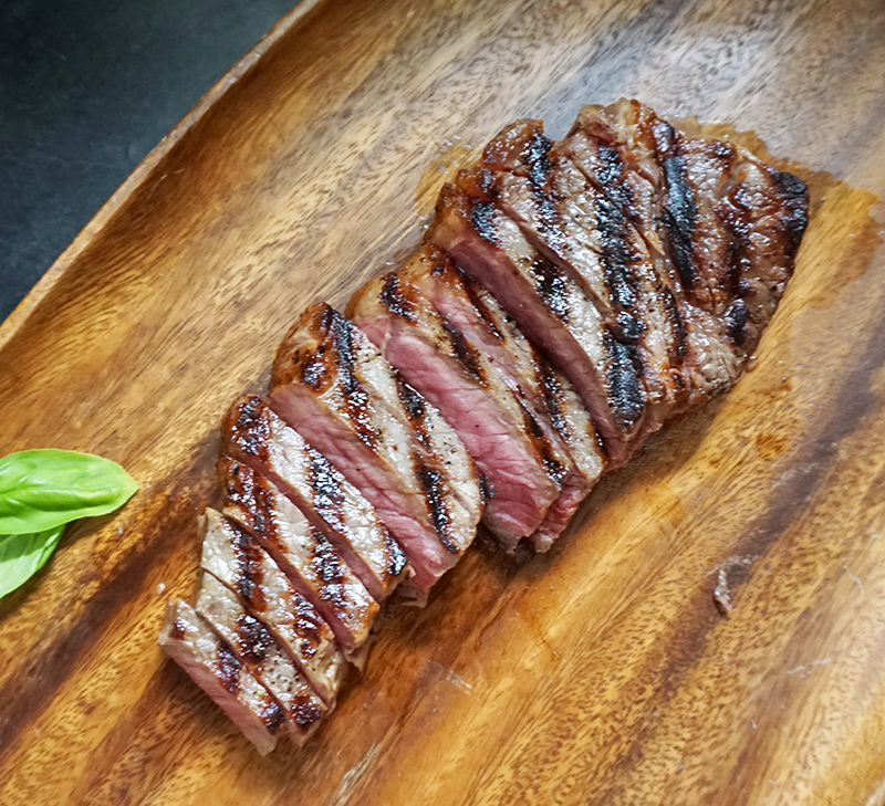Pan-seared New York strip steak recipe from @bijouxandbits