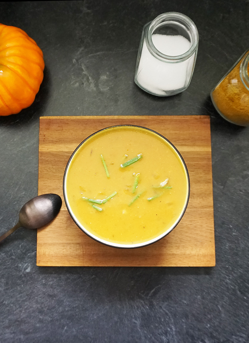 Pumpkin curry soup recipe from @bijouxandbits