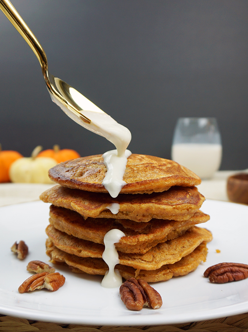 Pumpkin cookie butter pancakes recipe from @bijouxandbits
