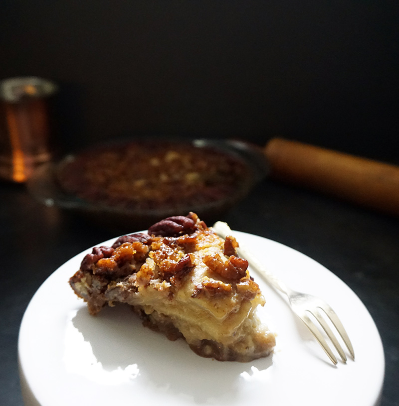 Apple pecan crumble pie from @bijouxandbits