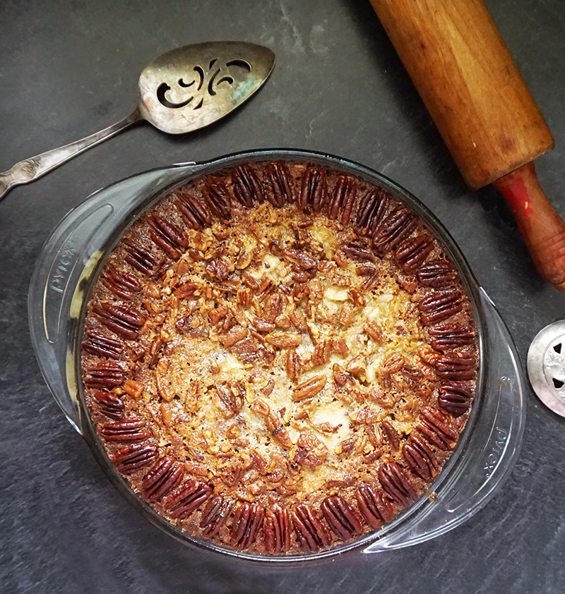 Apple pecan crumble pie from @bijouxandbits