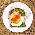 Egg paprika avocado toast from @bijouxandbits