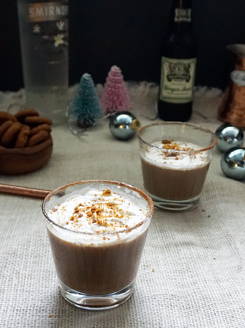 Gingerbread White Russian from @bijouxandbits