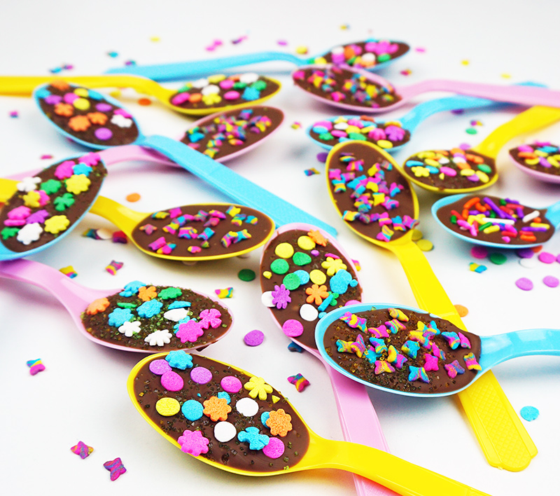 Sprinkled chocolate spoons from @bijouxandbits #party #easter