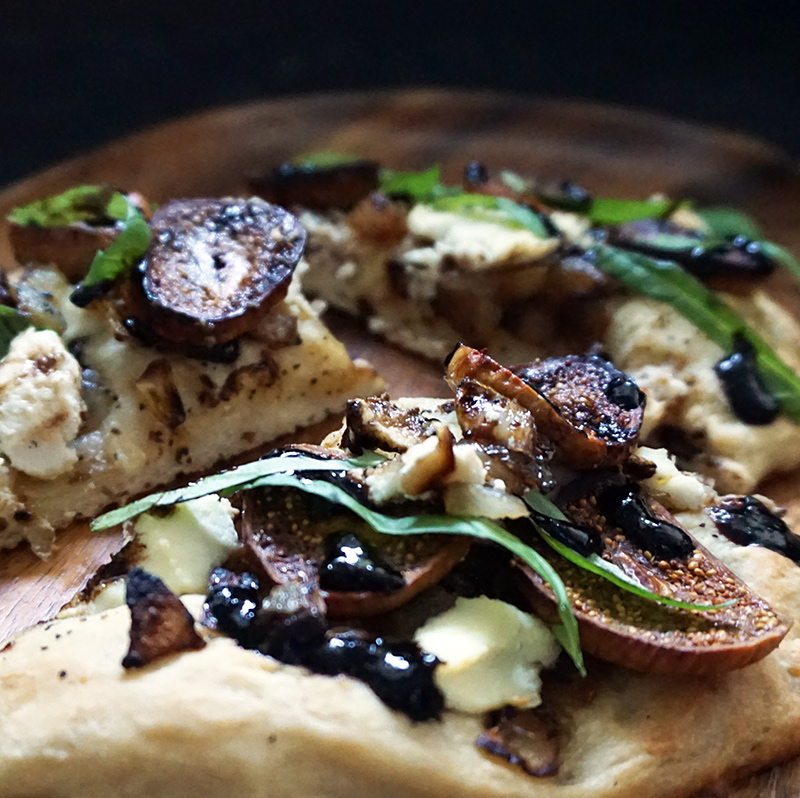 Caramelized onion, fig, and ricotta pizza from @bijouxandbits #pizza #ricotta