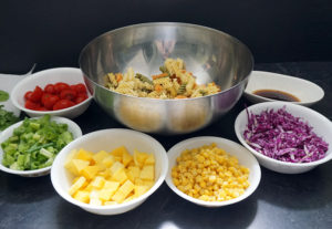 Mango salsa pasta salad from @bijouxandbits