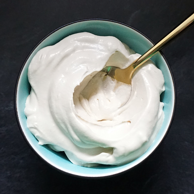 Coffee whipped cream frosting from @bijouxandbits