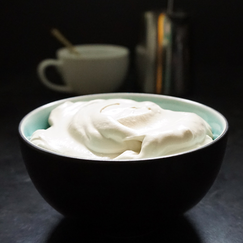 Coffee whipped cream frosting from @bijouxandbits