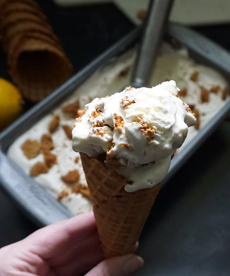 Lemon ginger snap no-churn ice cream from @bijouxandbits