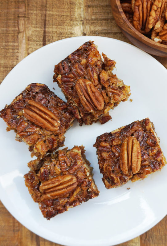 Pecan pie bars with ginger snap crust from @bijouxandbits