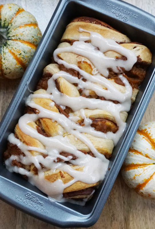 Pumpkin cinnamon roll pull-apart bread