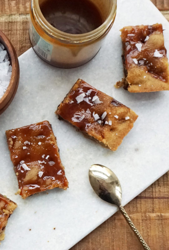 Brown butter salted caramel bars from @bijouxandbits