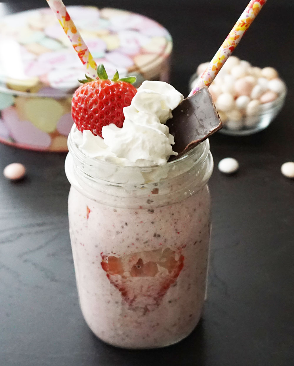 Strawberry passion fruit smoothie from @bijouxandbits
