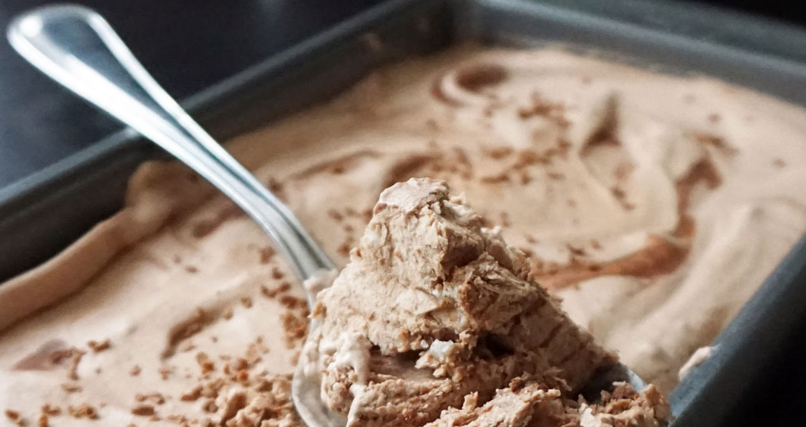 Guinness chocolateno-churn ice cream from @bijouxandbits
