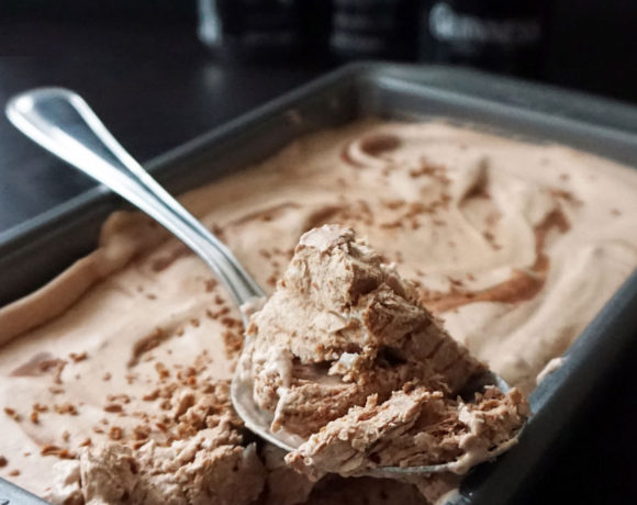 Guinness chocolateno-churn ice cream from @bijouxandbits