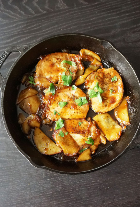 One pan apricot rosemary pork chops from @bijouxandbits