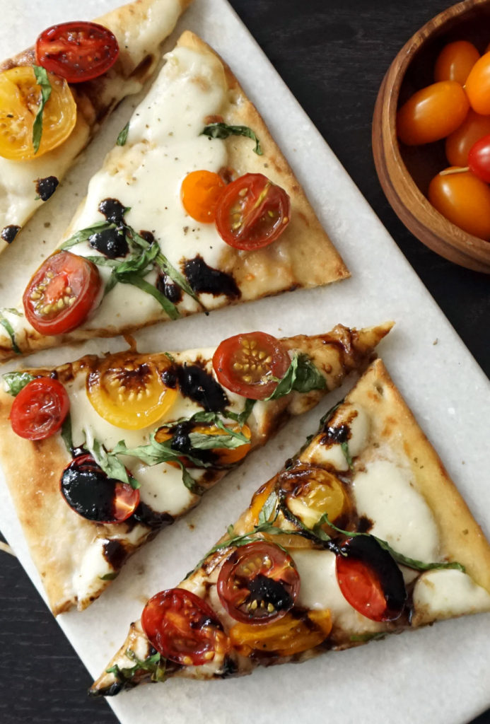 Caprese flatbread recipe from @bijouxandbits