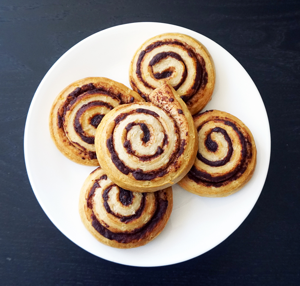 Leia cinnamon buns: This is the Star Wars premiere party food you're looking for