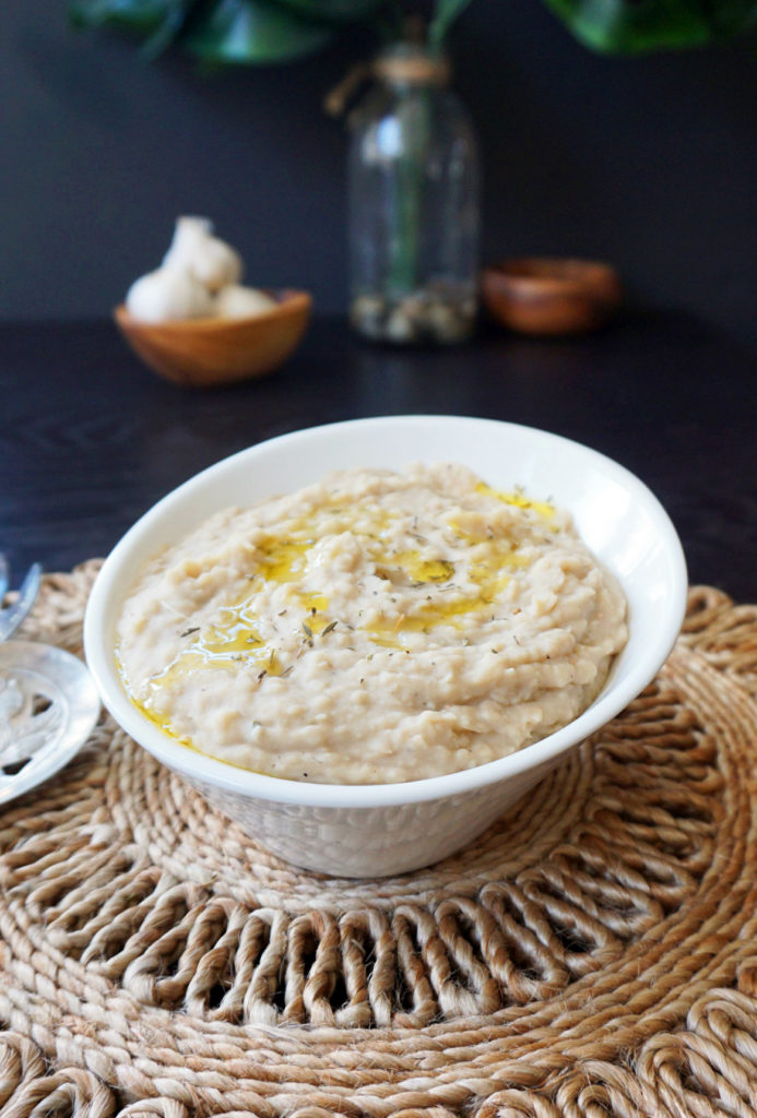 Easy garlic white bean purée